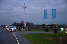 Auto half te water in Berkhout