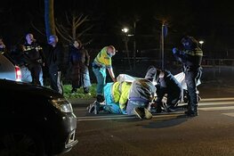 Voetganger geschept op zebrapad in Zwaag