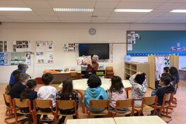 Marion leest voor op Kindcentrum Universum
