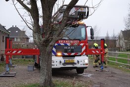 Brandweer komt ter plaatse voor stormschade in Oosterblokker