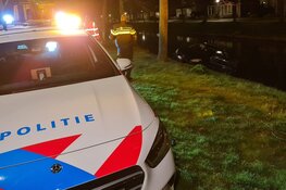 Auto belandt te water in Hoorn
