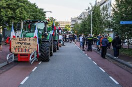 Boeren protesteren met blokkades op A9 en Mediapark
