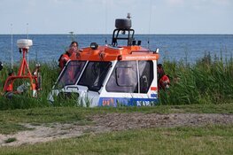 Man valt uit kano, niet ver van kust Wijdenes