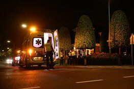 Voetganger geschept door auto in Hoorn