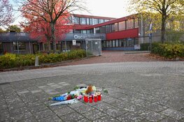 Eerste bloemen bij school Oscar Romero na overlijden slachtoffer (14) steekincident