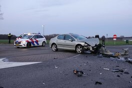Auto te water na botsing in Hoogkarspel