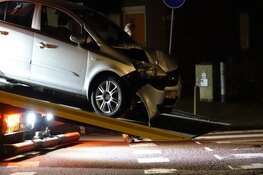 Automobiliste zonder rijbewijs rijdt flinke schade in Zwaag