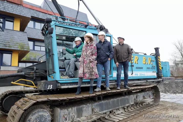 Eerste paal vernieuwd stadhuis Hoorn geslagen