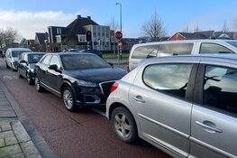 Aanrijding met vier auto&#39;s voor stoplicht in Zwaag