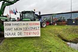 Tientallen boeren protesteren bij conferentie in Van der Valk Hoorn