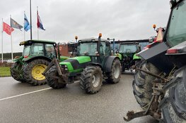 Tientallen boeren protesteren bij conferentie in Van der Valk Hoorn