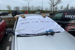 Tientallen boeren protesteren bij conferentie in Van der Valk Hoorn