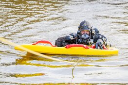 Kat vast onder brug gered door brandweer Hoorn