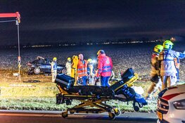 Auto gecrasht in Zwaagdijk-Oost, tenminste twee gewonden
