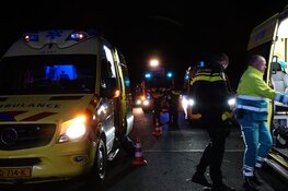 Auto gecrasht in Zwaagdijk-Oost, tenminste twee gewonden