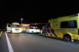 Auto gecrasht in Zwaagdijk-Oost, tenminste twee gewonden