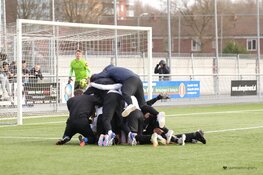 Always Forward knokt zich met tien man naar zege in topper tegen VVS '46