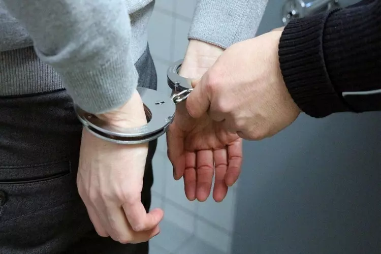 Politie verricht aanhoudingen na straatroof in Blokker