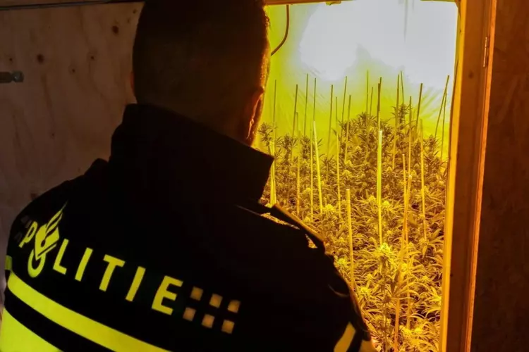 Burgemeester sluit drugswoning aan de Volder