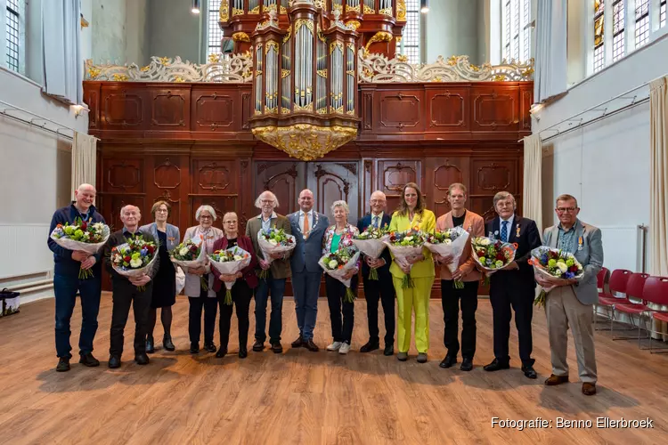 Lintjesregen 2023: 13 Koninklijke onderscheidingen in Hoorn