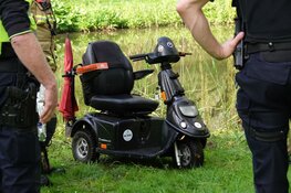 Scootmobiel te water in Hoorn, bestuurder naar ziekenhuis