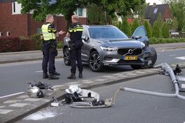 Automobilist rijdt lantaarnpaal uit de grond in Hoorn