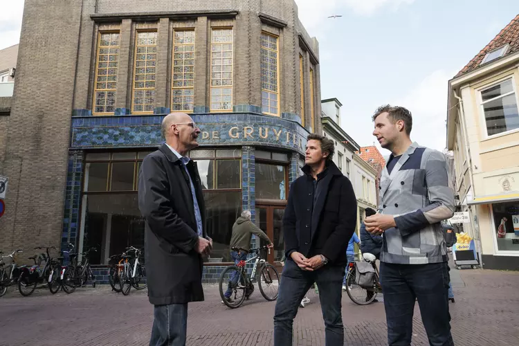 Een kroon van blauw glazuur voor De Gruyter
