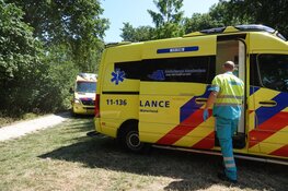 Meerdere personen bevangen door hitte tijdens Ironman Westfriesland. Ambulances rijden af en aan in centrum Hoorn