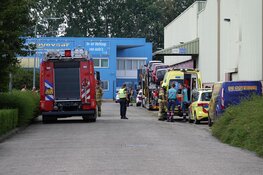 Zes mensen ademen rook in bij brand in garage in Oosterblokker