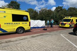 Fietser overleden na aanrijding met bestelbus in Blokker