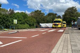 Fietser overleden na aanrijding met bestelbus in Blokker