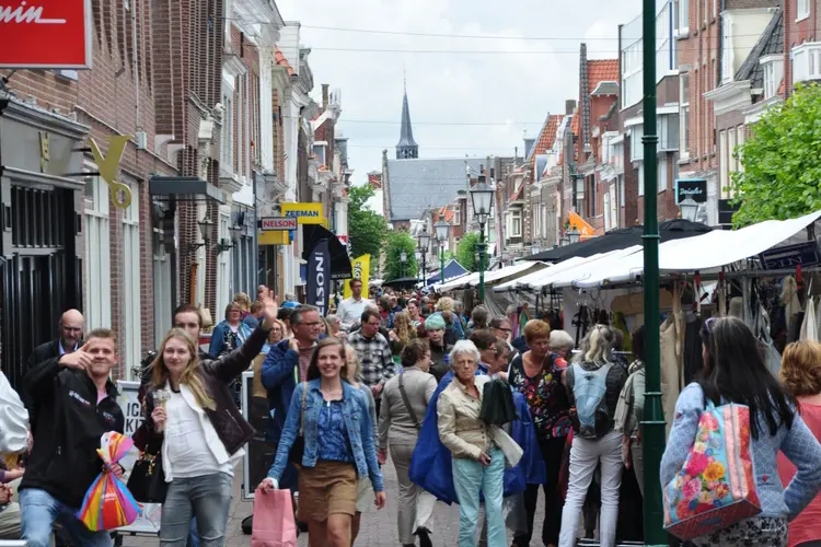 Supergezellige Superkoopzondag in de Hoornse binnenstad op 24 september