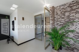 Stalen deuren: de mogelijkheden verrassend en het woongenot verbluffend