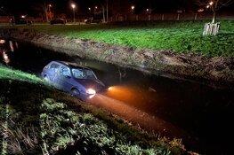 Auto te water in Oosterblokker