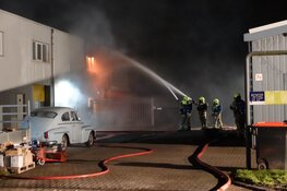 Hevige brand in bedrijfsverzamelgebouw te Zwaag