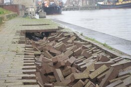 Hoog water zorgt voor "sinkholes"