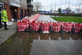 Water onverminderd hoog op Visserseiland