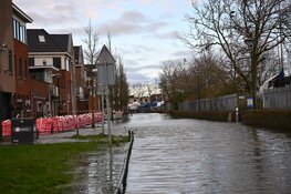 Water onverminderd hoog op Visserseiland