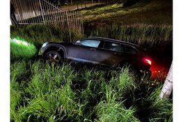 Auto in de sloot in Oosterblokker