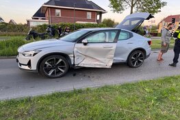 Oldtimer uit 1967 betrokken bij ongeluk in Zwaag