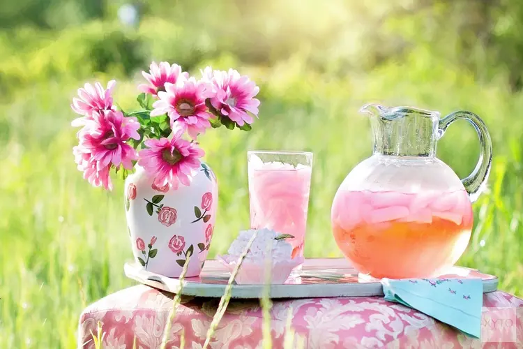 Het zomerse buitenleven: je tuin als strandtent, zwemparadijs, kantoor en horecaterras