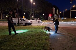 Politiehond Appie vindt armband