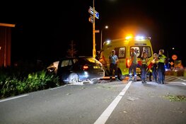 Auto crasht in Berkhout: inzittenden hebben engeltje op hun schouder