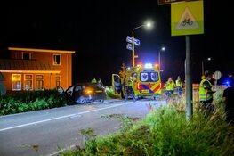 Auto crasht in Berkhout: inzittenden hebben engeltje op hun schouder