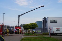 Brand bij accubedrijf in Zwaag zorgt voor veel rook en stank