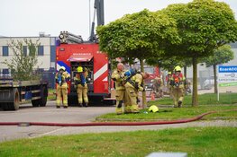 Brand bij accubedrijf in Zwaag zorgt voor veel rook en stank
