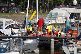Persoon uit mast gevallen in haven Hoorn