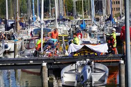 Persoon uit mast gevallen in haven Hoorn