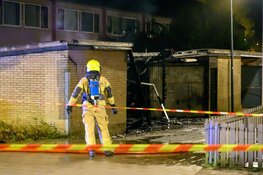 Brand in Hoorn: drie schuren in brand aan Steenbokstraat