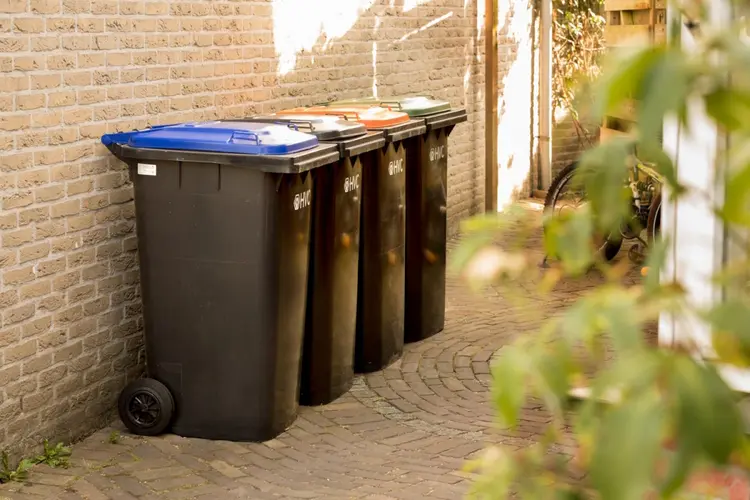 Voorstel voor drie of vier afvalbakken aan huis